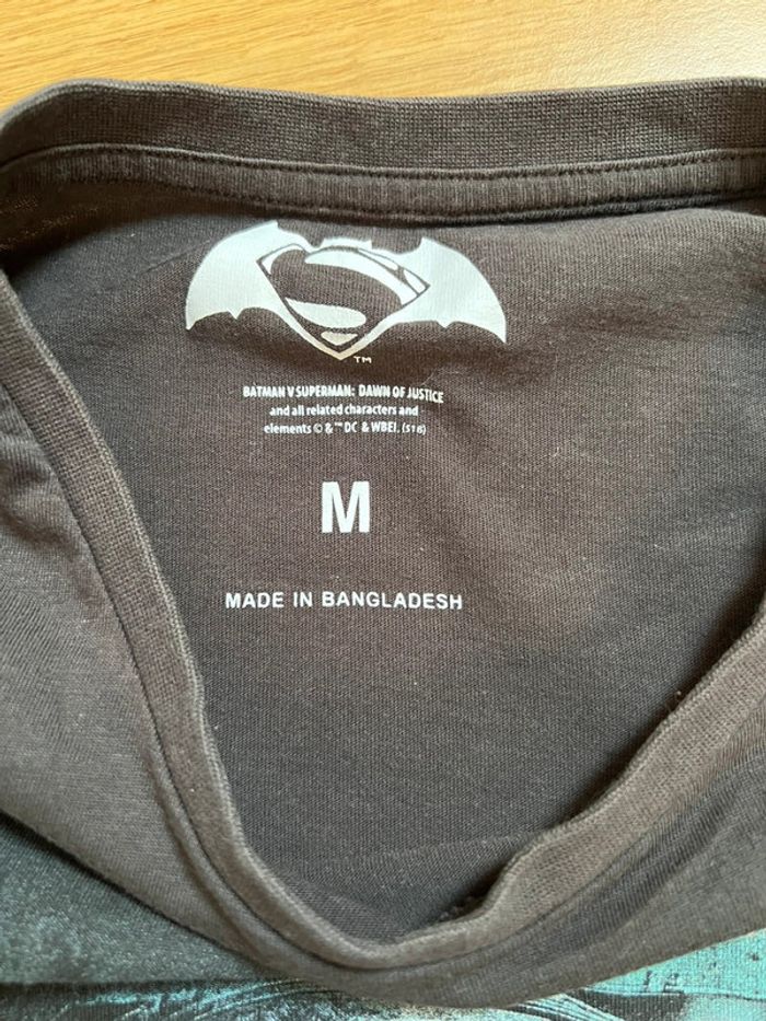 T-shirt Batman Vs Superman taille M - photo numéro 4