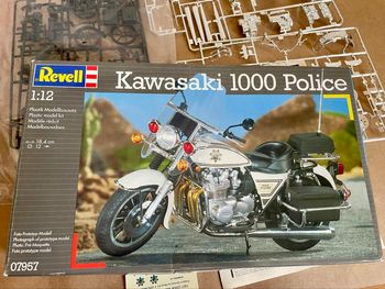Maquette Revell - moto Kawasaki 1000 police