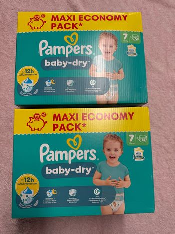 Deux cartons de couches Pampers taille 7 normal 