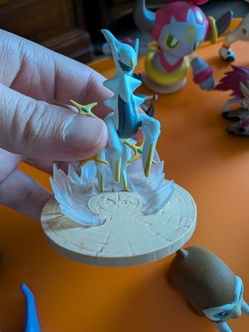 Figurine pokemon Arceus 2
