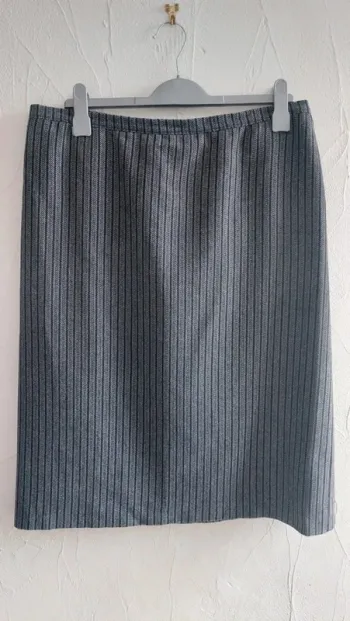 Jupe à rayures, noir et gris