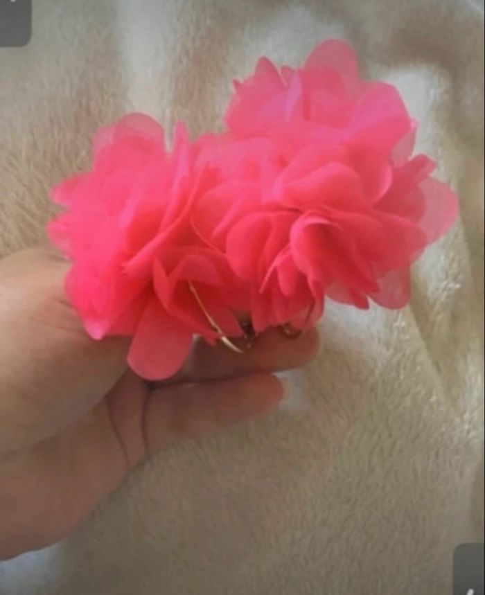 Boucles d’oreilles / Créoles NEUVES à froufrous pour femme couleur fuchsia - photo numéro 8