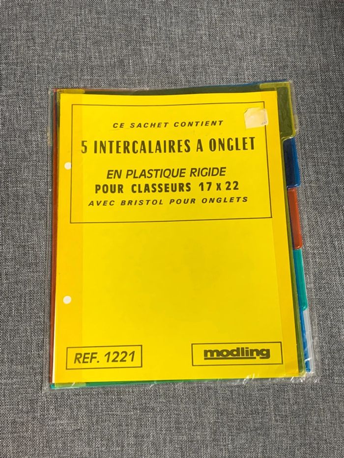 5 intercalaires 17x22cm en plastique rigide
