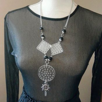 Long sautoir fantaisie noir et argent