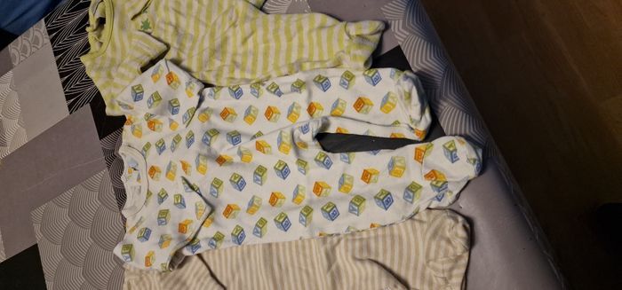 Lot de 4 pyjamas 1mois - photo numéro 4