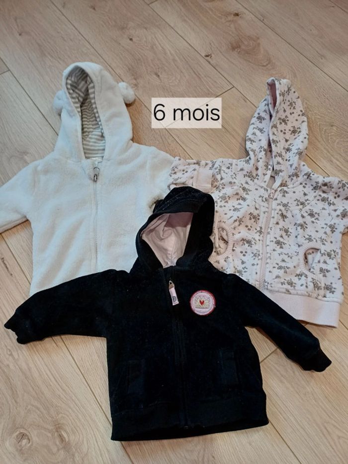 Lot 3 gilets capuche 6 mois