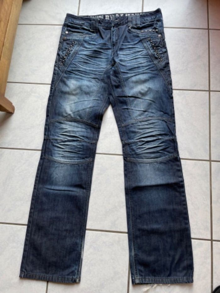 Jean avec déco rivets devant et derrière