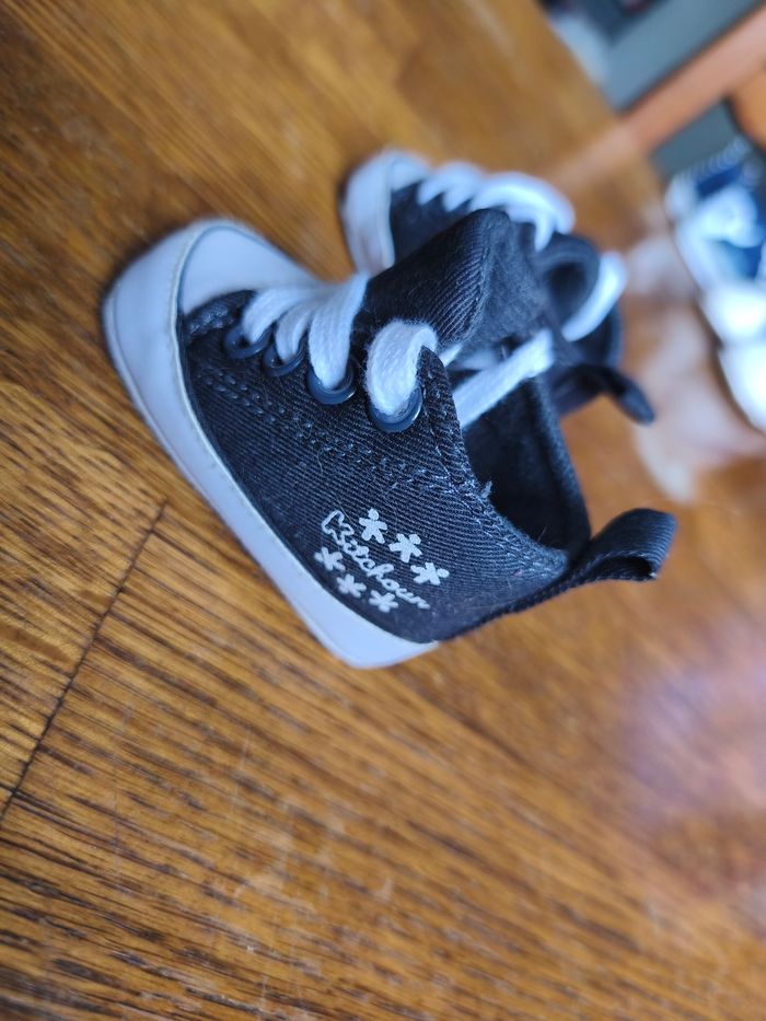Lot de petites chaussures bébé - photo numéro 8