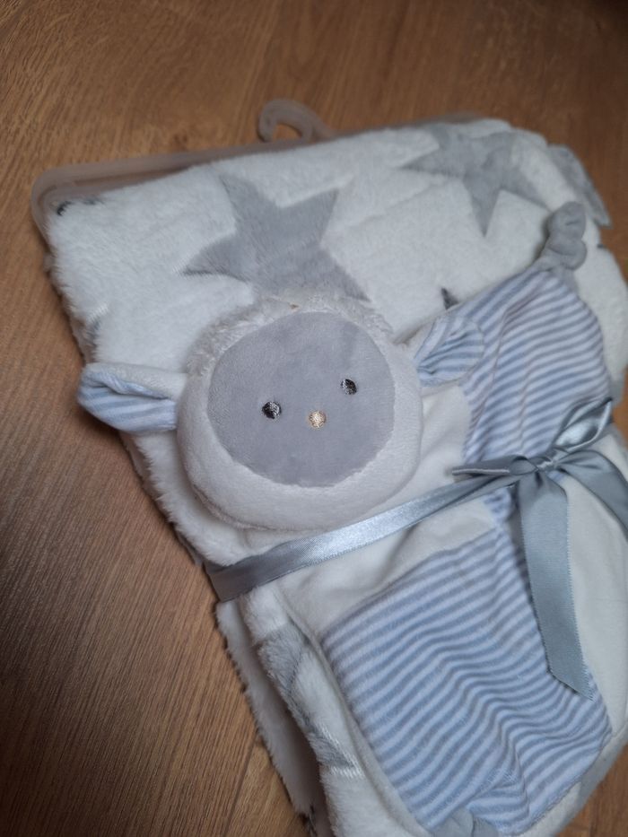 Couverture étoiles et doudou mouton - photo numéro 3