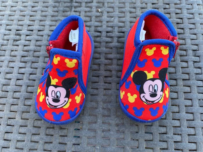 Chaussons  Mickey neufs 19 - photo numéro 2