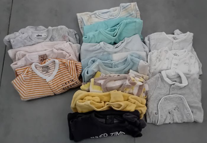 Lot Vêtements en taille 0 et 1 mois - photo numéro 2
