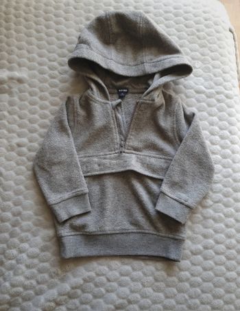 Polaire à capuche gris avec poche