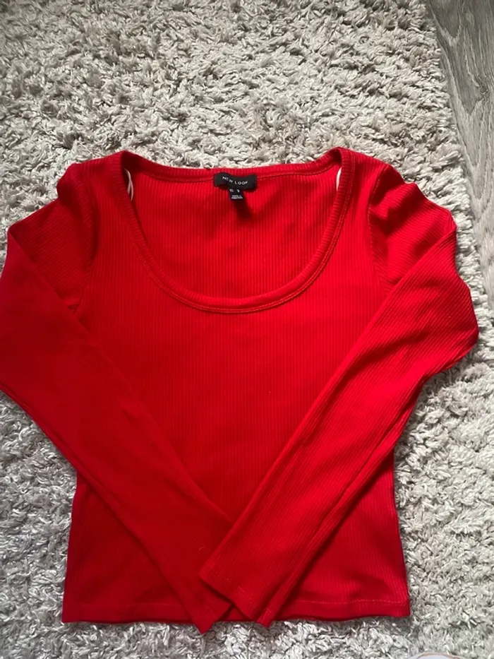 New Look Ladies Red Ribbed Long Sleeve Scooped Top