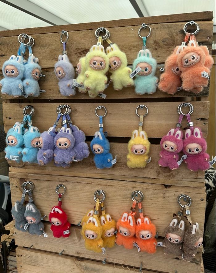 Pop Mart Labubu : The Monsters Pin For Love Series (lettre au choix)