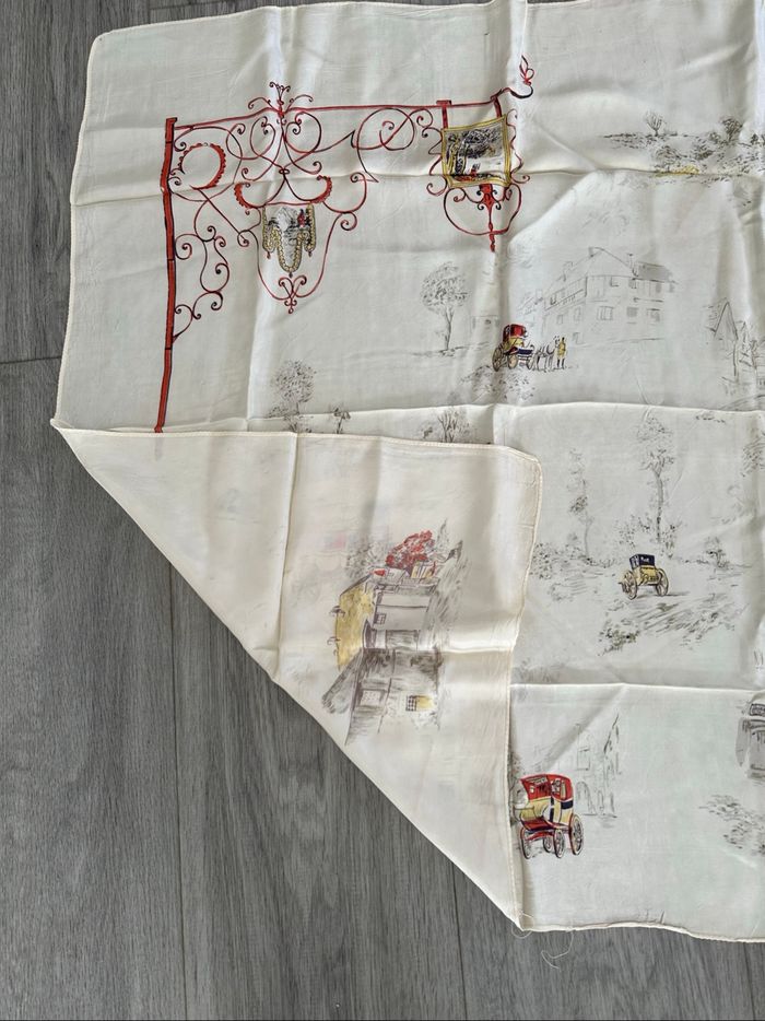 Foulard carré de soie calèches blanc crème et rouge Vintage 75x75cm - photo numéro 6
