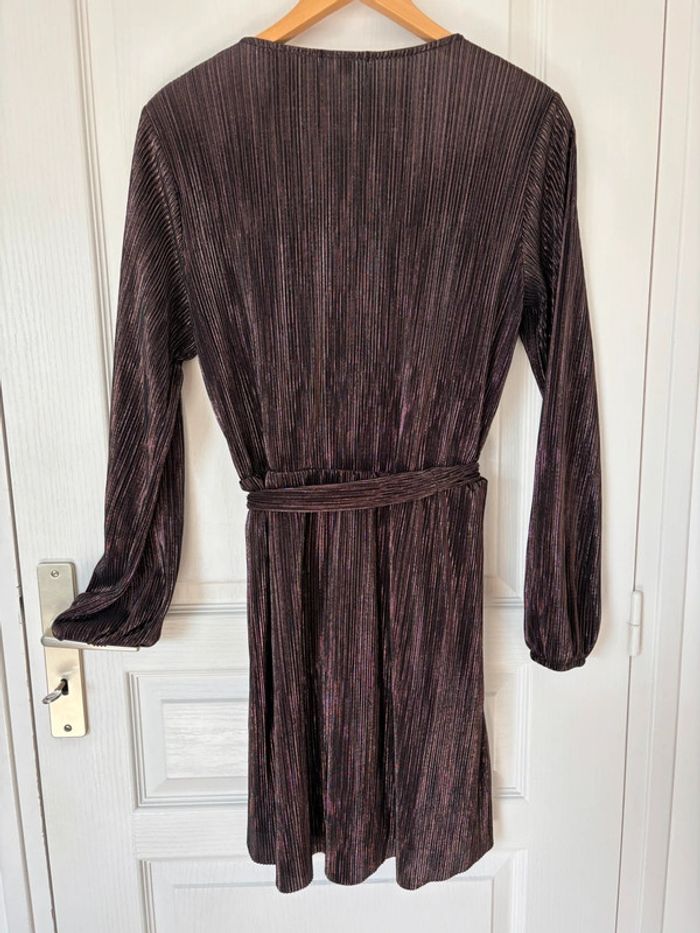 Robe noir avec des liserer rose - photo numéro 4