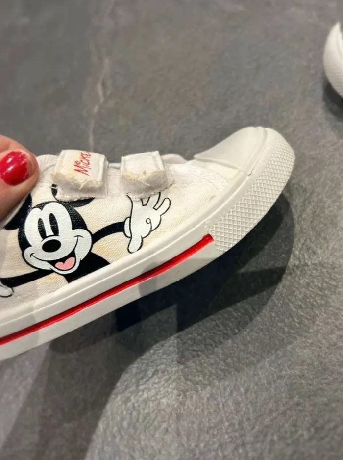Basket  basse Mickey taille  25 - photo numéro 7