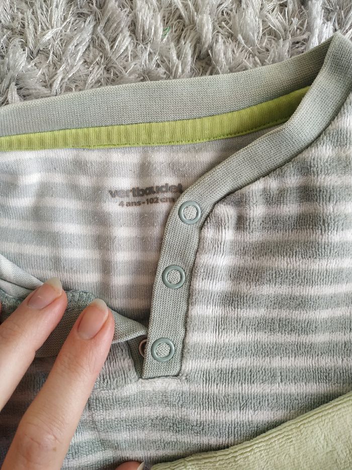 2 pyjamas Vertbaudet 4 ans - photo numéro 3