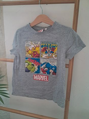 Tee shirt gris marvel très bon état 5 ans