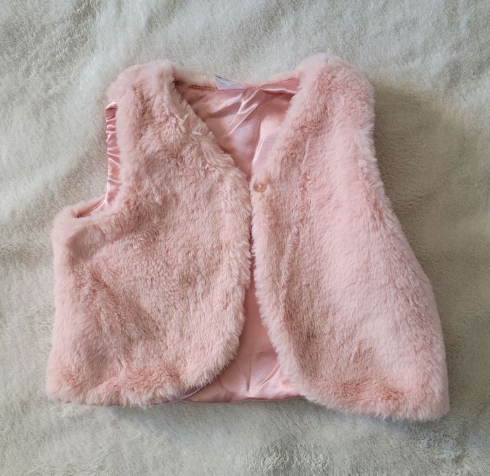 Ensemble bébé fille 3 pièces - Gilet fausse fourrure, Top & Jean - 6 mois - photo numéro 6