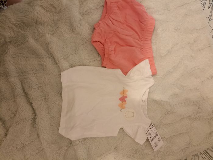 Ensemble short et t-shirt neuf avec étiquette