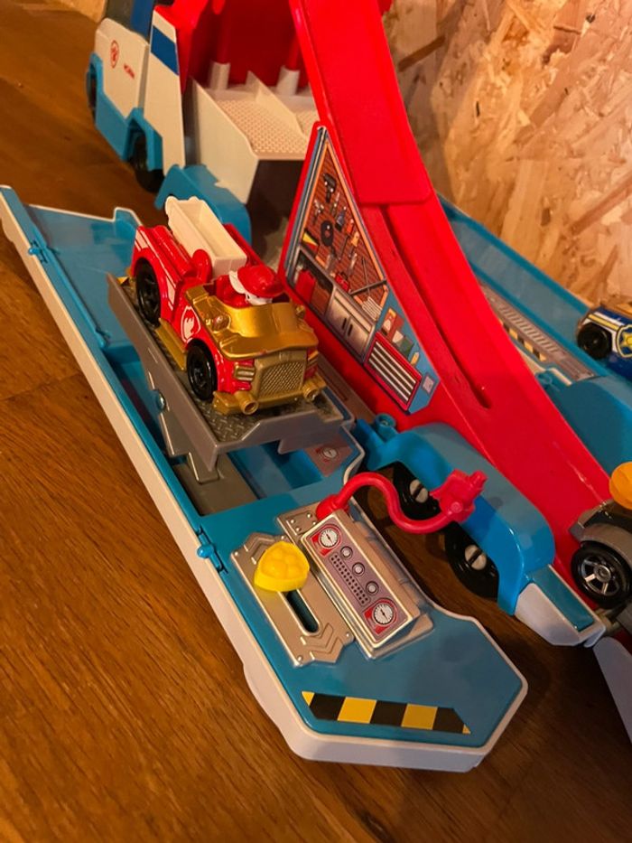 Idée cadeau 🎁 Camion Pat Patrouilleur 2 en 1 True Métal de la Pat Patrouille avec 3 véhicules - photo numéro 11