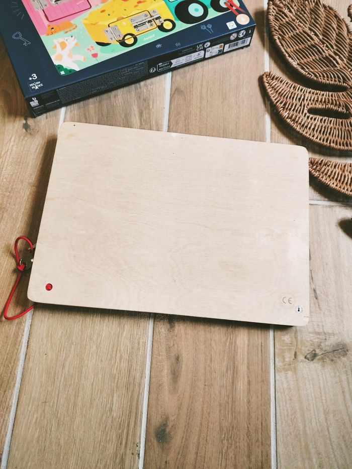 🐮Planche/panneau d'éveil multi activités busy board serrures/verrous en bois marque Janod - photo numéro 5