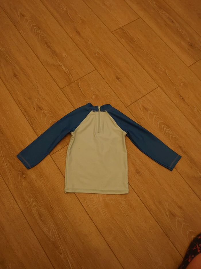 T shirt aquatique mickey fait du surf - photo numéro 4