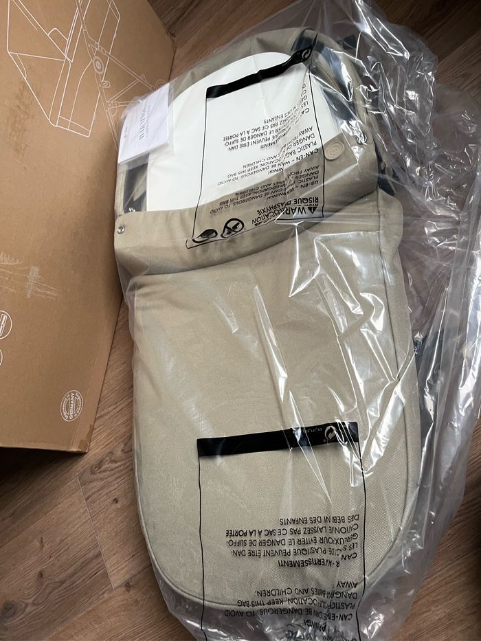 Nacelle melio cot classic beige cybex jamais utilisé dans son carton - photo numéro 2