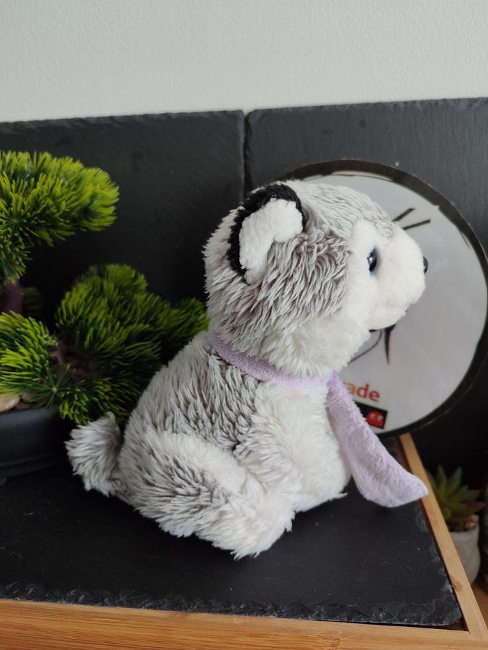 Doudou Peluche Chien Husky Loup Gris Blanc Écharpe Violet Lovy Peluche Cauterets - photo numéro 2