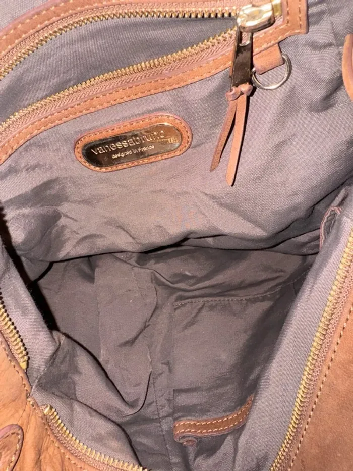 Sac fourre tout en cuir Vanessa Bruno, avec bandoulière  il y a quelques marques d'usures, 38*32cm - photo numéro 8