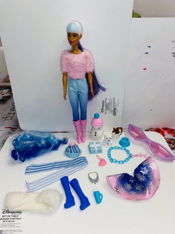 Poupée Barbie bleu color reveal 