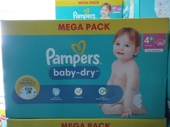 4 cartons de couches Pampers Boby dry taille 4+