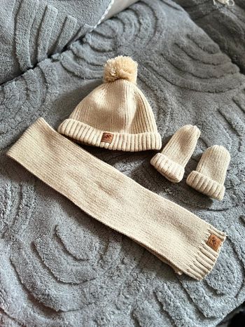 Ensemble bonnet moufles écharpe