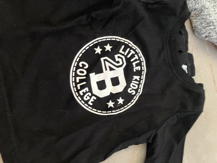 T-shirt et gilet zippé 12 mois - photo numéro 2