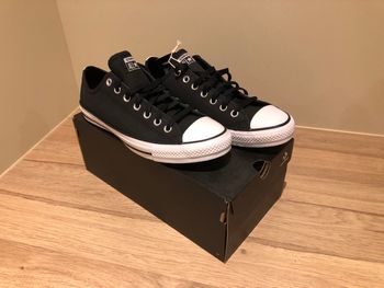Basket converse neuve cuir taille 42,5 