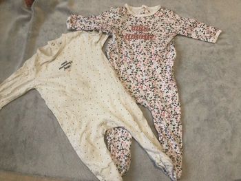 Lot pyjamas fins fille 6 mois
