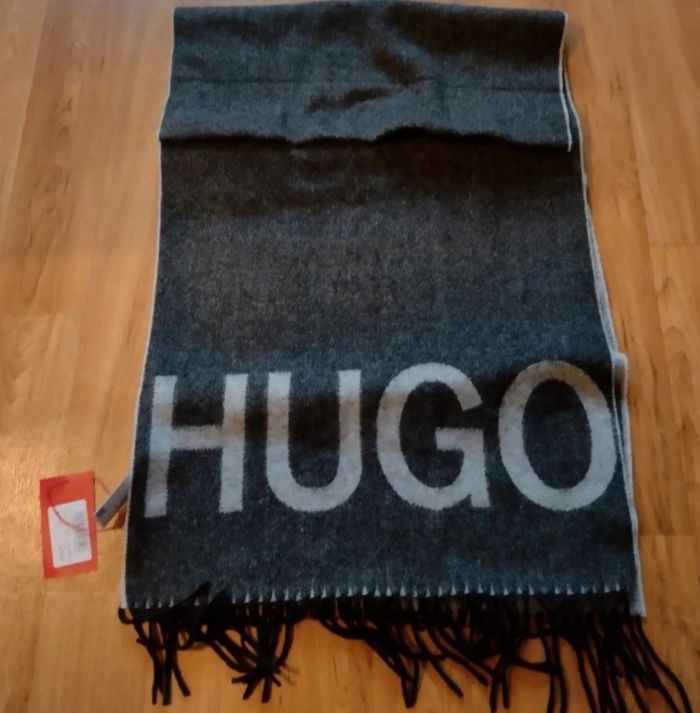 Écharpe Hugo Boss unisexe