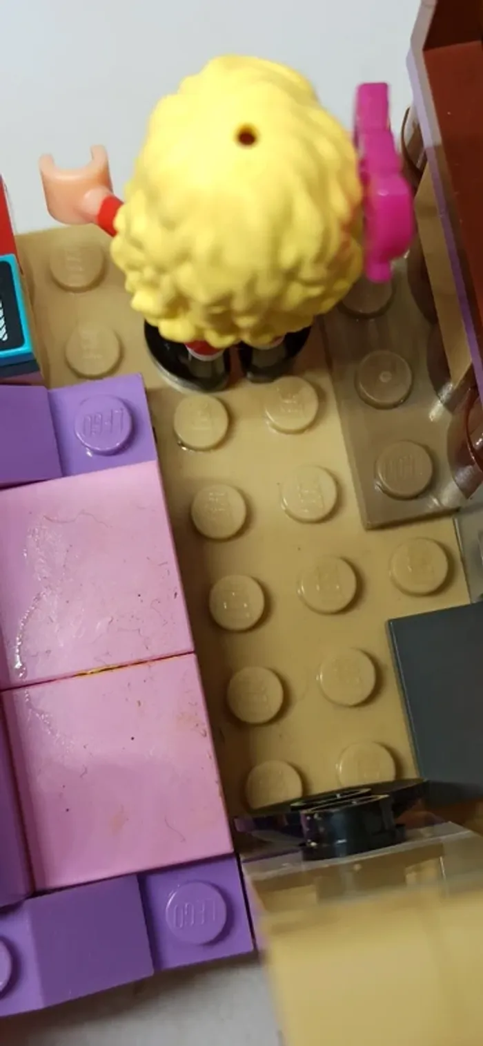 Salle à manger cuisine avec personnages lego - photo numéro 8