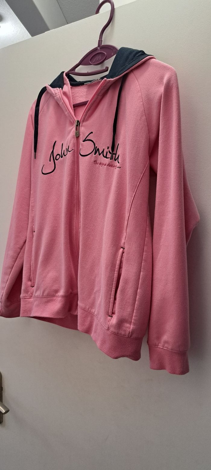 Gilet rose, John Smith, 16 ans