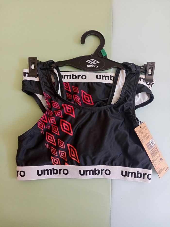Maillot de bain deux pièces Umbro taille 8/10 ans - photo numéro 4