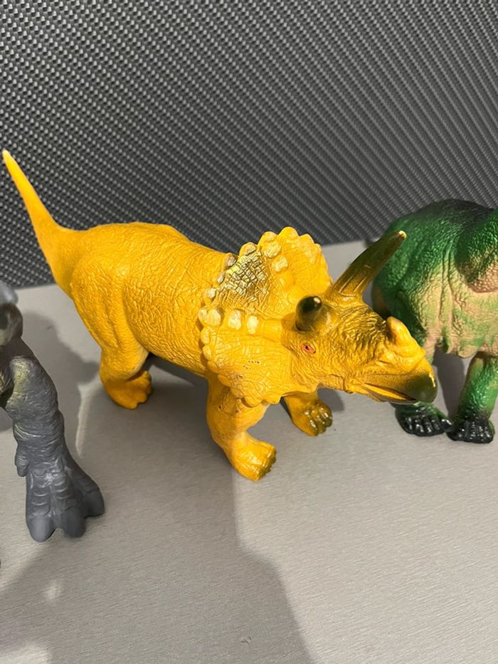 Lot dinosaures - photo numéro 2
