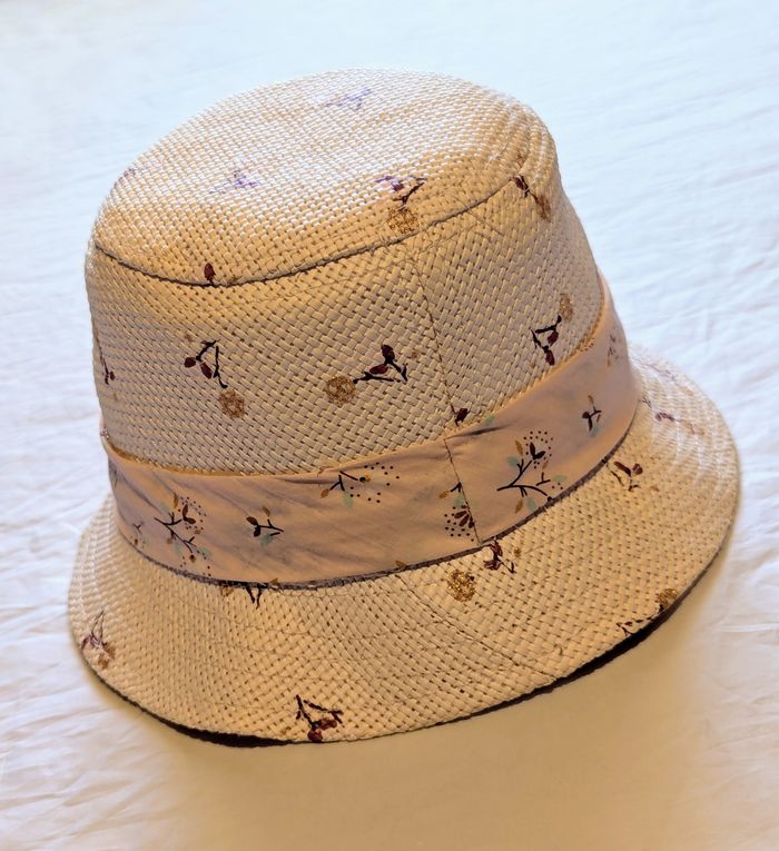 Chapeau Cloche Sergent Major Beige Large Bandeau Dessins Fleurs Accessoire Petits Enfants Bébés - photo numéro 2