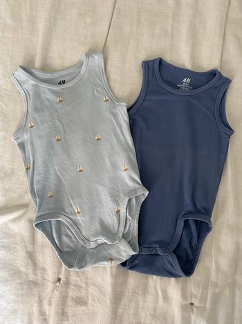 Lot 2 bodies bébé 9-12 mois