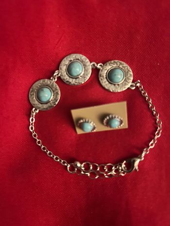 Bracelets et boucles d’oreilles