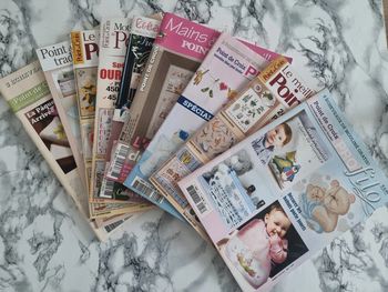 Lot de 9 catalogues point de croix