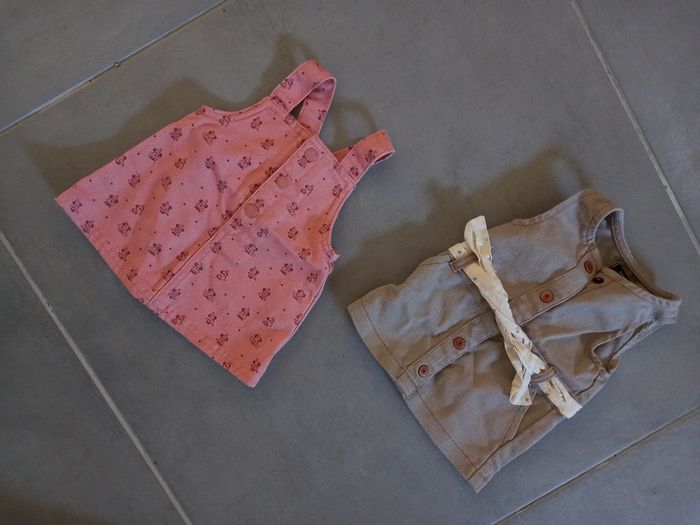 2 robes taille 1 mois