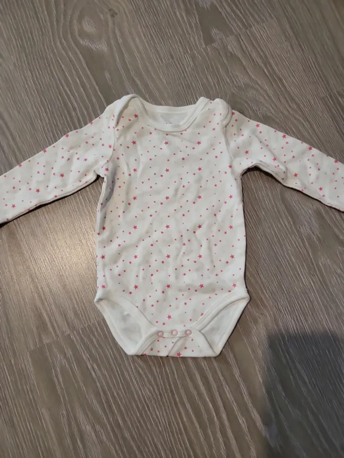 Lot 2 body 6/9 mois - photo numéro 2