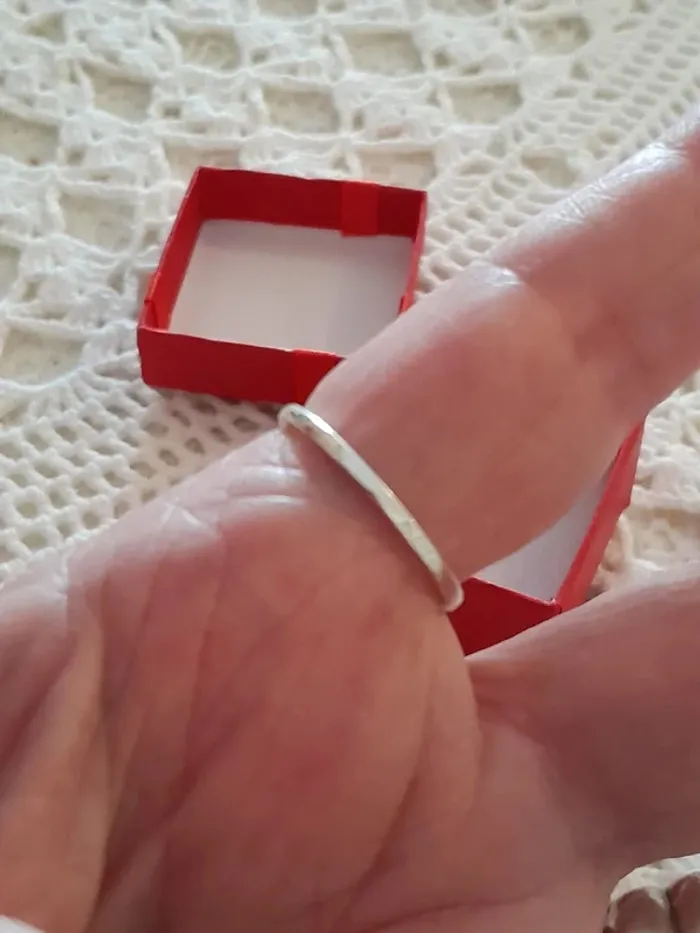 Bague, avec grande pierre noire, entourée de strass, taille 60 - photo numéro 7