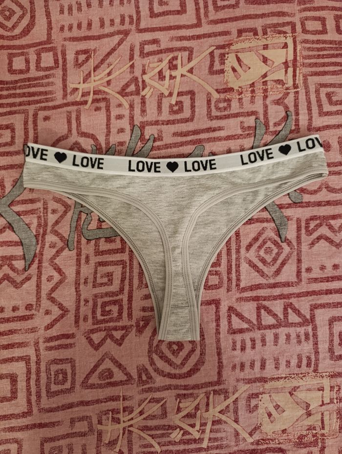 String gris Love - photo numéro 2